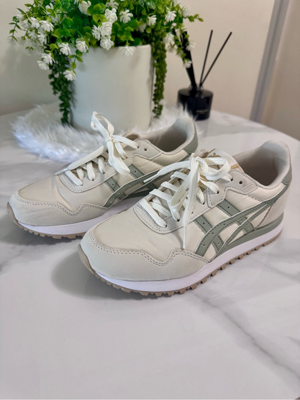 ASICS TIGER RUNNER II cream/olive grey - women 6.5/men 5